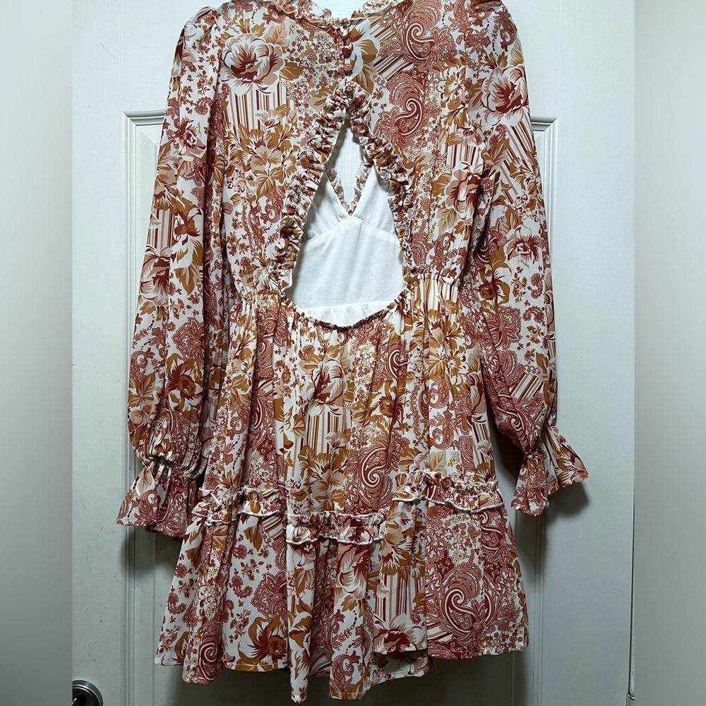 Flying Tomato Long Sleeve Lined Short mini Dress. Size medium. Flowy floral - Picture 3 of 5